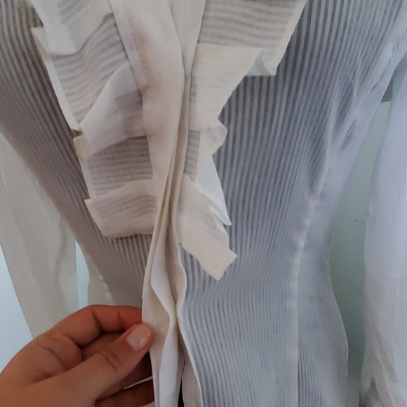 Express- Long Sleeve Button Up w/Ruffle Accent NWT - Picture 3 of 8